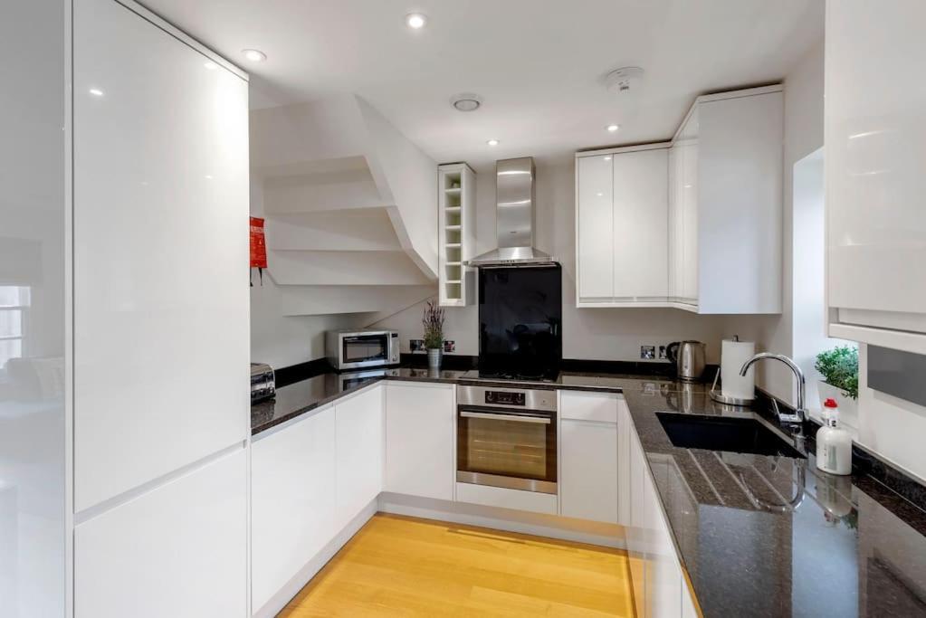 Fantastic 3-Bed House With Parking Villa Bath Kültér fotó