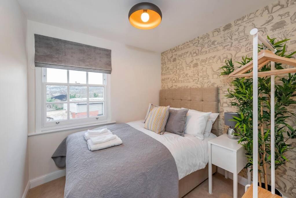 Fantastic 3-Bed House With Parking Villa Bath Kültér fotó