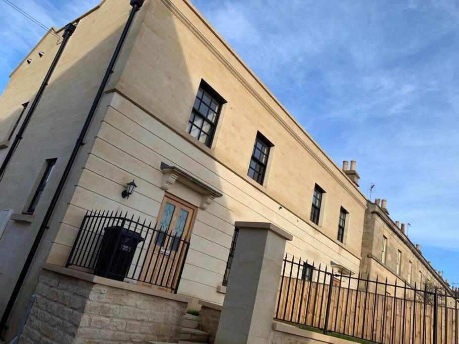 Fantastic 3-Bed House With Parking Villa Bath Kültér fotó