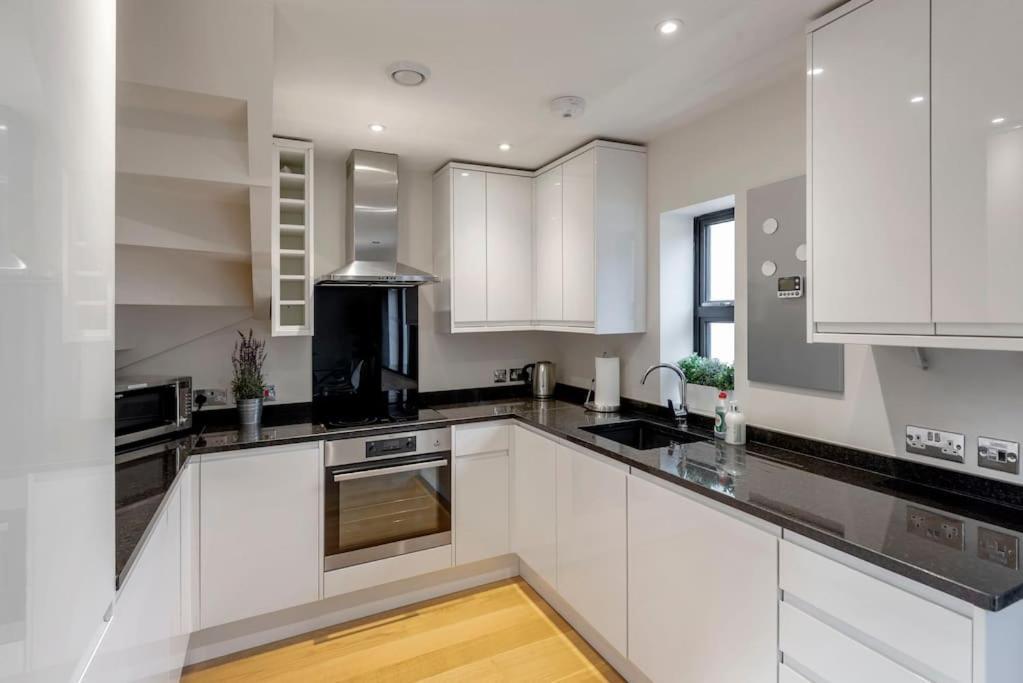 Fantastic 3-Bed House With Parking Villa Bath Kültér fotó