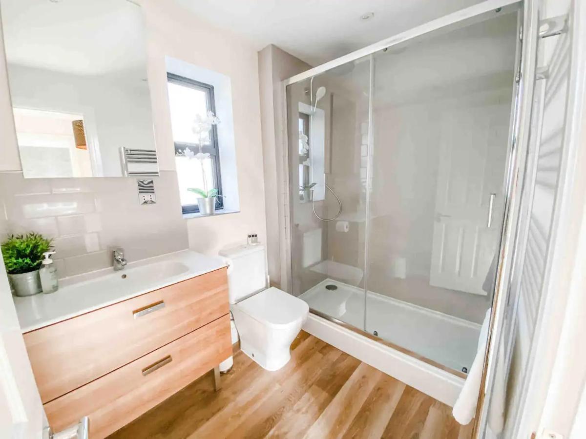 Fantastic 3-Bed House With Parking Villa Bath Kültér fotó